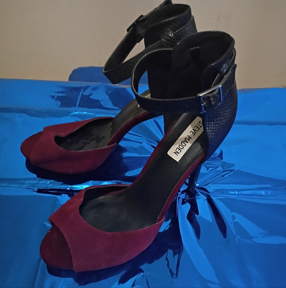 Steve Madden Black and Burgundy Heels